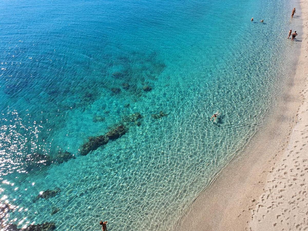 ベルジェッジUna Finestra Sul Mare Monolocaleアパートメント エクステリア 写真