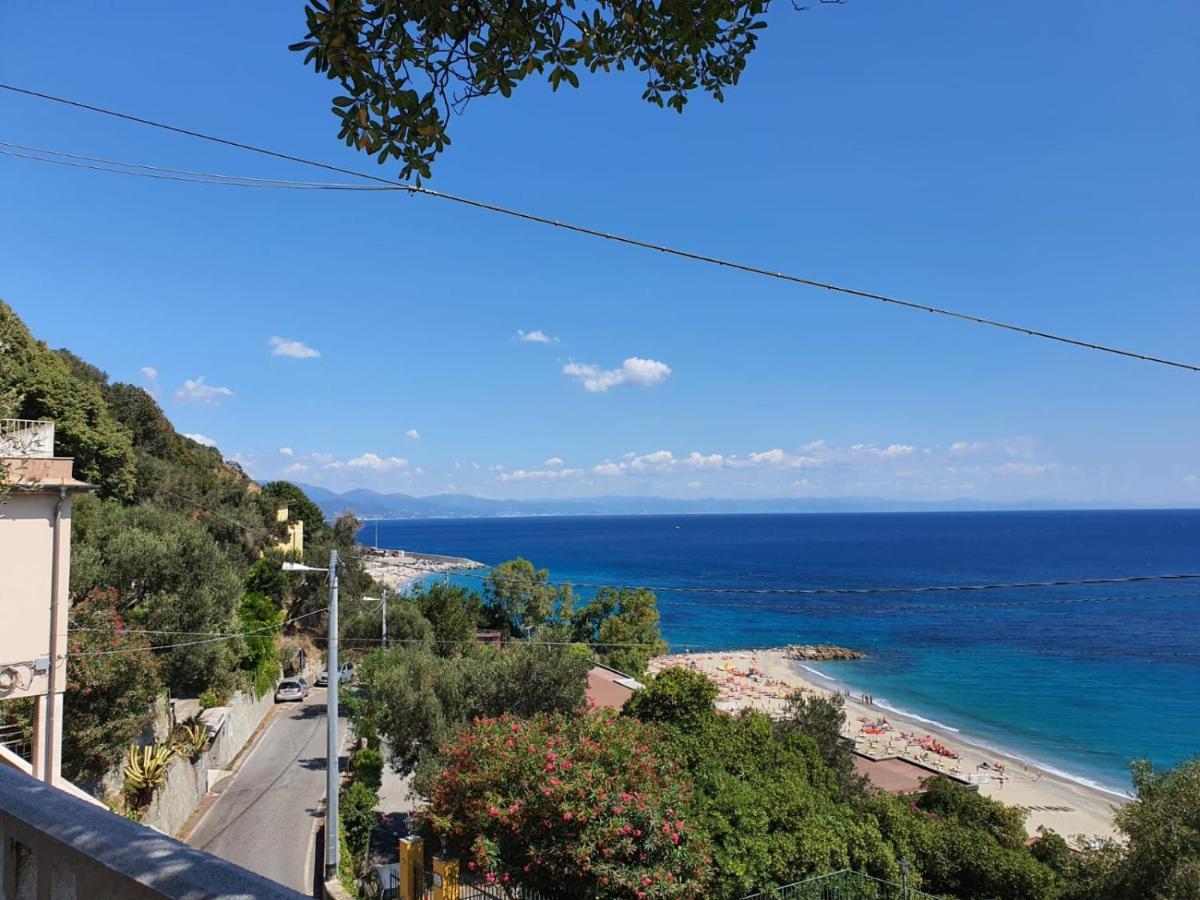 ベルジェッジUna Finestra Sul Mare Monolocaleアパートメント エクステリア 写真