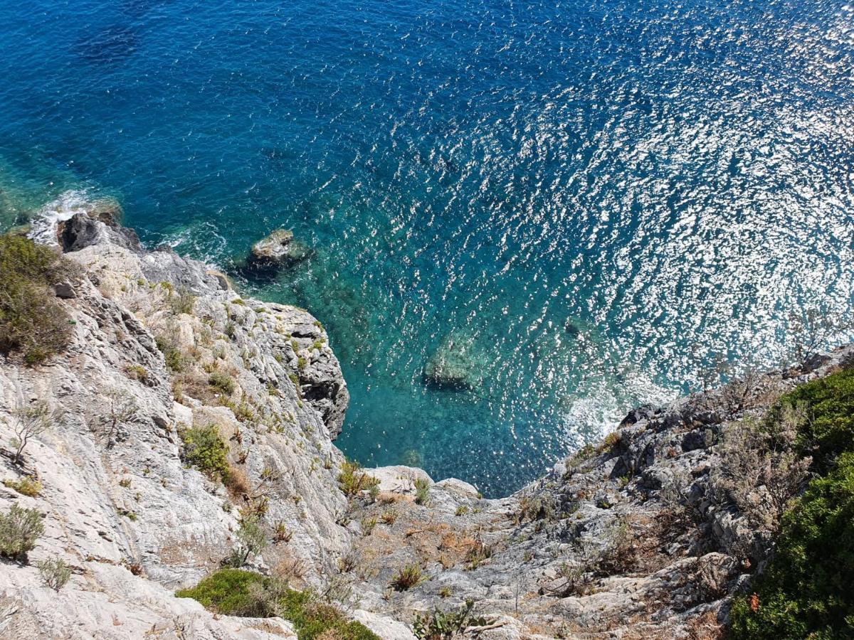 ベルジェッジUna Finestra Sul Mare Monolocaleアパートメント エクステリア 写真