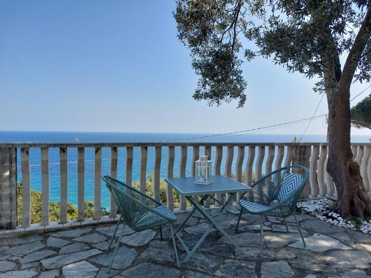 ベルジェッジUna Finestra Sul Mare Monolocaleアパートメント エクステリア 写真